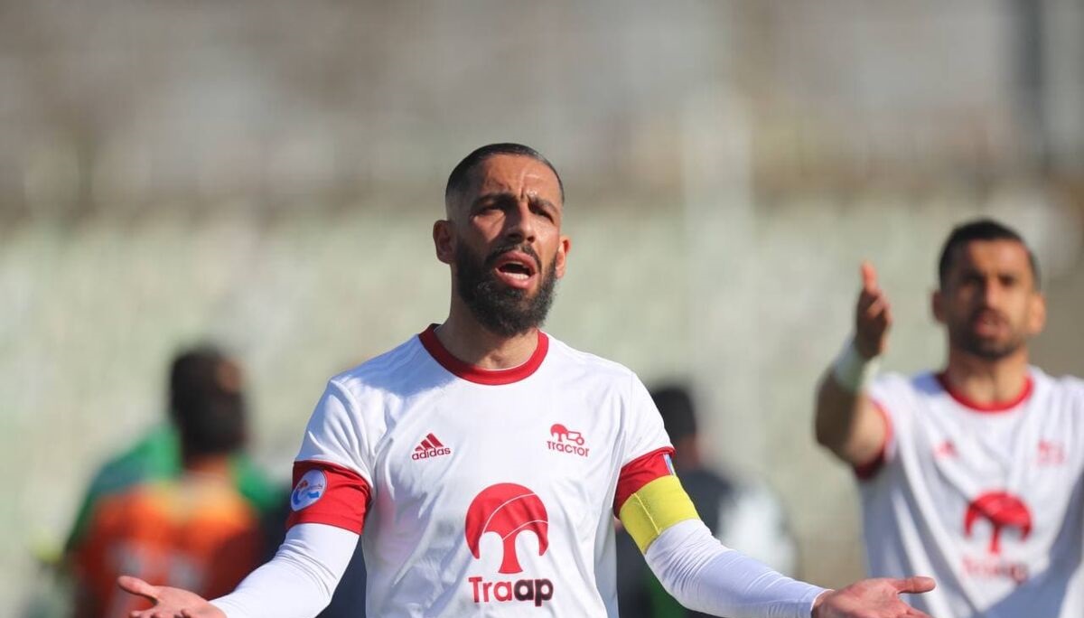 اشکان دژآگه هافبک میانی