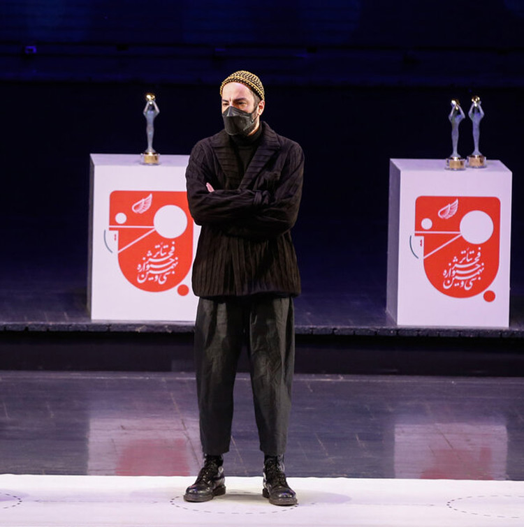 پوشش نوید محمدزاده خبرساز شد پوشش نوید محمدزاده خبرساز شد