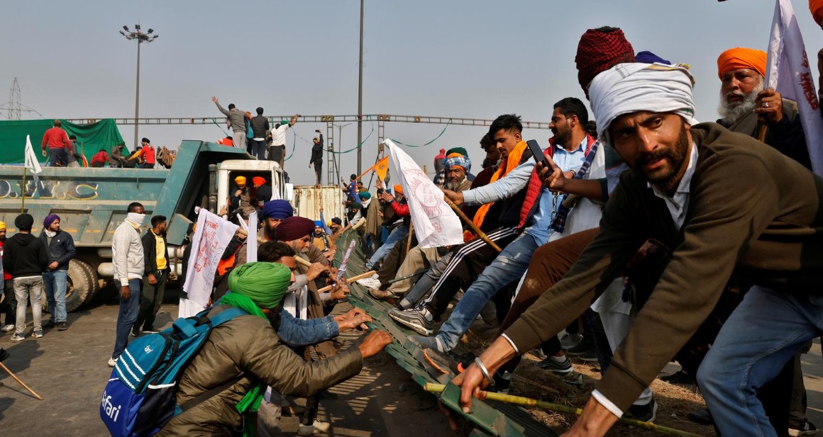 تظاهرات تراکتوری هند در روز جمهوری / درگیری کشاورزان با پلیس تظاهرات تراکتوری هند در روز جمهوری / درگیری کشاورزان با پلیس