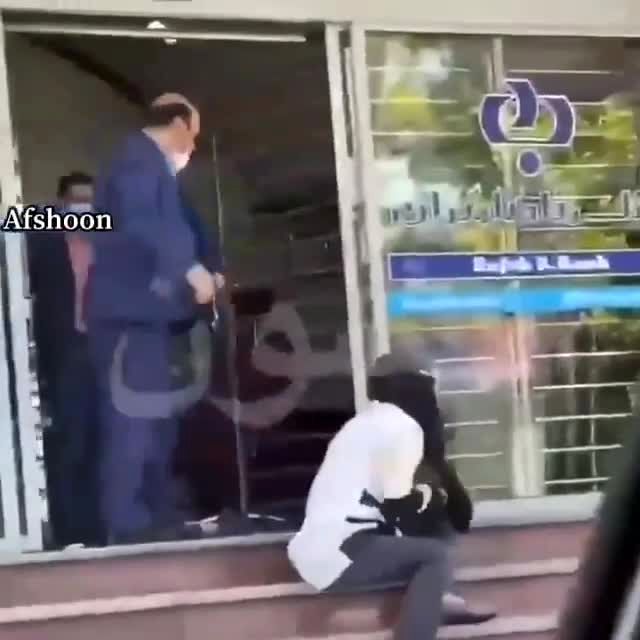 ماجرای برخورد وحشیانه با یک زن در بانک ماجرای برخورد وحشیانه با یک زن در بانک