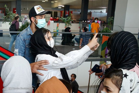 بهرام افشاری با هوادارانش در جشنواره فجر + عکس بهرام افشاری