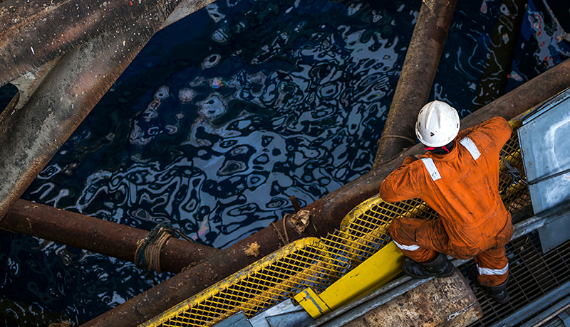 کارگران نفت چه میگویند؟ کارگران نفت چه میگویند؟