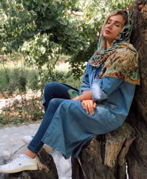 عکس لو رفته از خواب شبنم قلی خانی در باغ عکس لو رفته از خواب شبنم قلی خانی در باغ