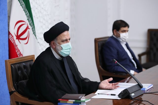 برای کنترل بازار ارز و نرخ تورم، اقدامات فوری و سازمان یافته انجام شود برای کنترل بازار ارز و نرخ تورم، اقدامات فوری و سازمان یافته انجام شود