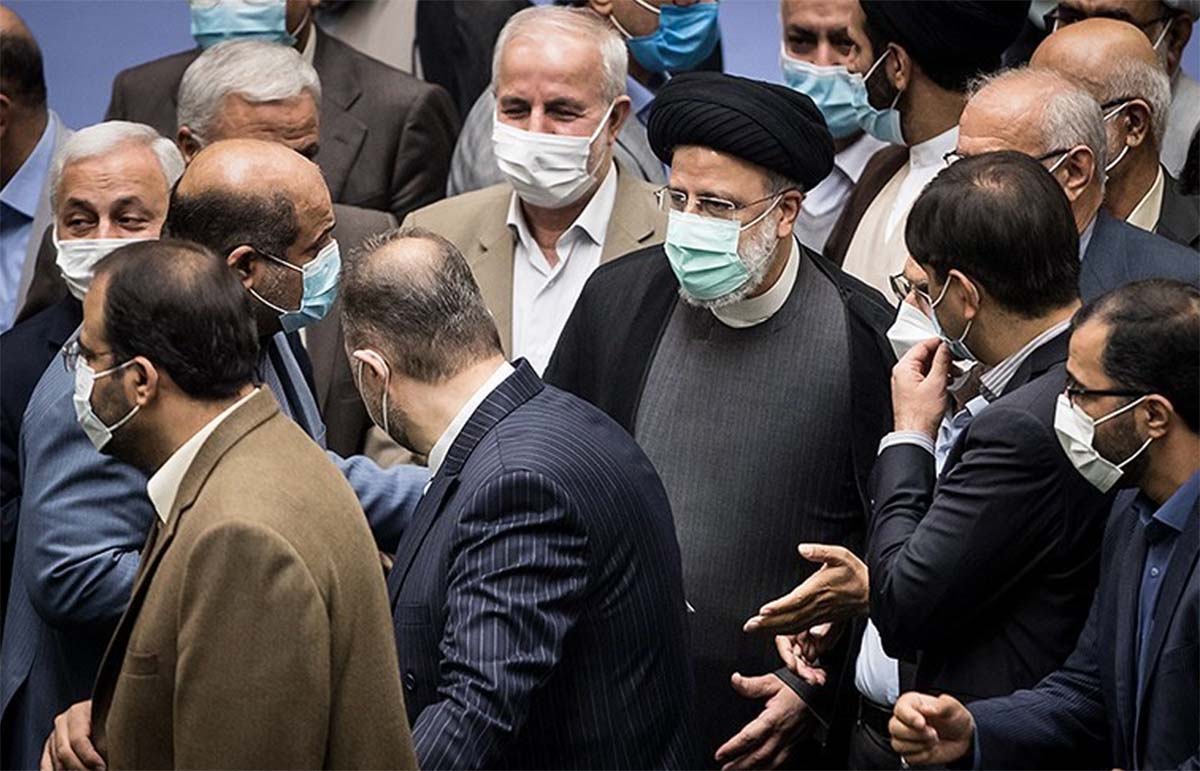 وضعیت لرزان وزرای اقتصادی کابینه رئیسی/ کار مجلس همسو به استیضاح وزرا میکشد؟ وضعیت لرزان وزرای اقتصادی کابینه رئیسی/ کار مجلس همسو به استیضاح وزرا میکشد؟