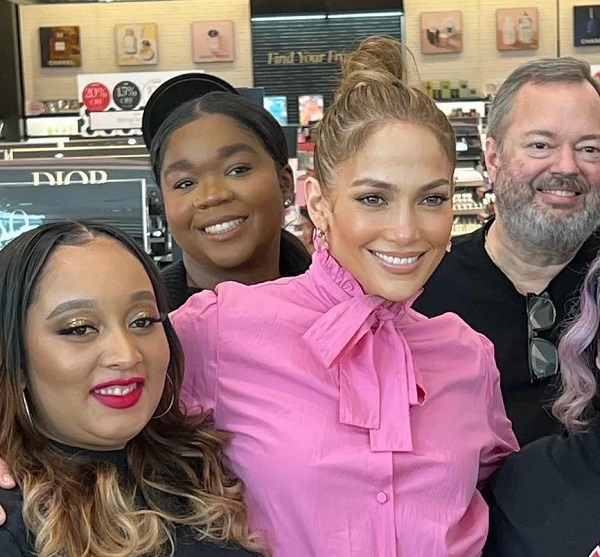 جنیفر لوپز در افتتاحیه کسب و کار جدیدش/عکس