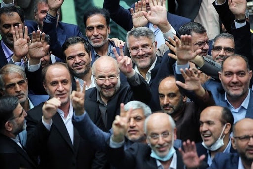 آقایان! بالاخره مشکل جامعه کدام است؟! معیشت مردم یا سگ گردانی؟!/ روی اعصاب مردم راه نروید آقایان! بالاخره مشکل جامعه کدام است؟! معیشت مردم یا سگ گردانی؟!/ روی اعصاب مردم راه نروید