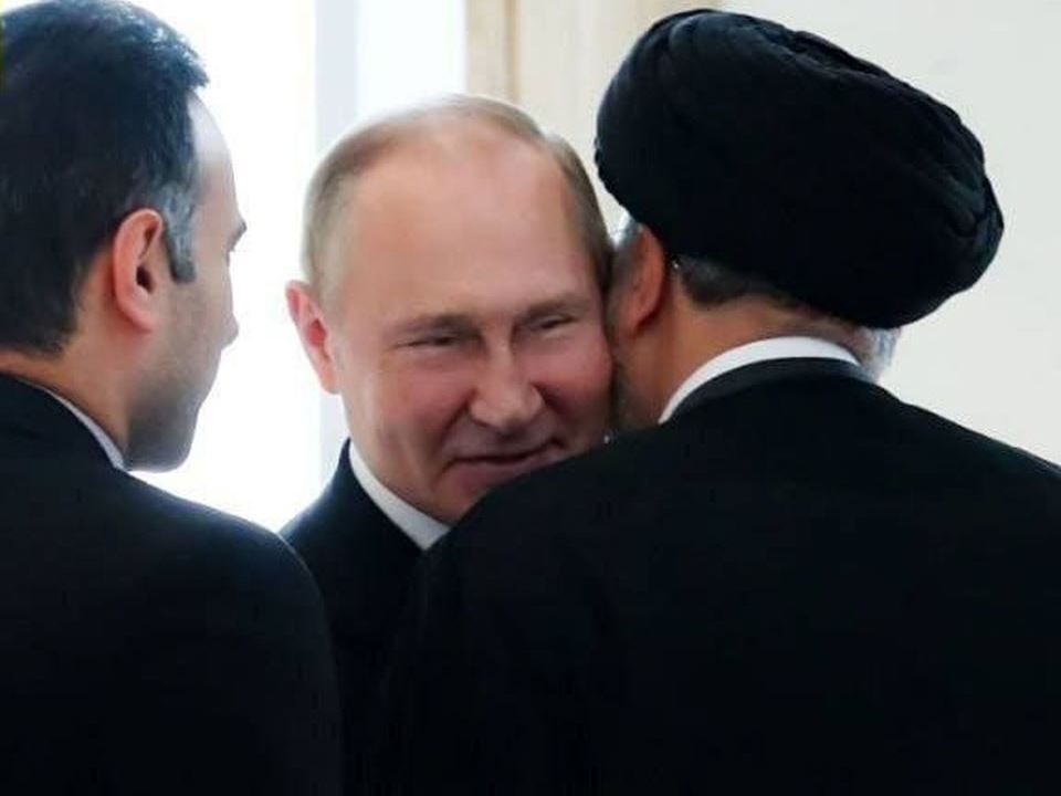 یک دیپلمات اروپایی می گوید تا زمانی که راه حلی درمورد جنگ اوکراین به دست نیاید، برجام احیا نمی شود / تهران خود را وسط یک طوفان تمام عیار قرار داده؛ وضعیت داخلی، انتقال سلاح به روسیه و بن بست بر سر برجام یک دیپلمات اروپایی می گوید تا زمانی که راه حلی درمورد جنگ اوکراین به دست نیاید، برجام احیا نمی شود / تهران خود را وسط یک طوفان تمام عیار قرار داده؛ وضعیت داخلی، انتقال سلاح به روسیه و بن بست بر سر برجام