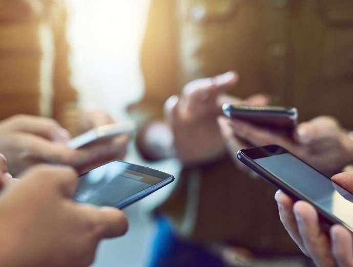 آمریکا با تشریح معافیتهای اینترنتی کاربران ایرانی از تحریمها: ارائه خدمات از سوی گوگل، متا و اپل به ایرانیان قانونی است آمریکا با تشریح معافیتهای اینترنتی کاربران ایرانی از تحریمها: ارائه خدمات از سوی گوگل، متا و اپل به ایرانیان قانونی است