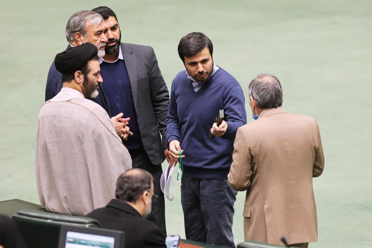 جنجال بر سر رشوهگیری نمایندگان از ایرانخودرو| مجلس: ما انقلابی هستیم و رشوه نمیگیریم! جنجال بر سر رشوهگیری نمایندگان از ایرانخودرو| مجلس: ما انقلابی هستیم و رشوه نمیگیریم!