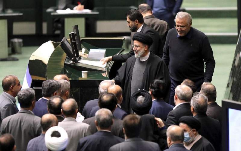 فشار مالیاتی بر کارمند و کسب وکارهای خرد درست نیست فشار مالیاتی بر کارمند و کسب وکارهای خرد درست نیست