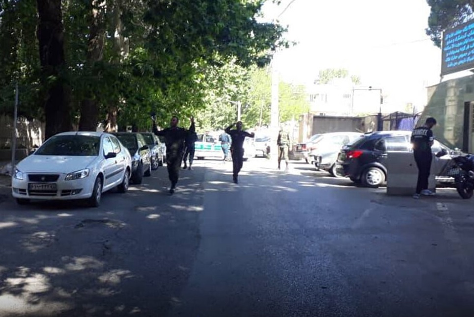 پایان مرگبار گروگانگیری در اداره املاک بنیاد مستضعفان ایلام پایان مرگبار گروگانگیری در اداره املاک بنیاد مستضعفان ایلام