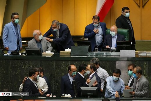 شکاف اردوگاه اصولگرایان ، فراتر از انتخاب رئیس مجلس است شکاف اردوگاه اصولگرایان ، فراتر از انتخاب رئیس مجلس است