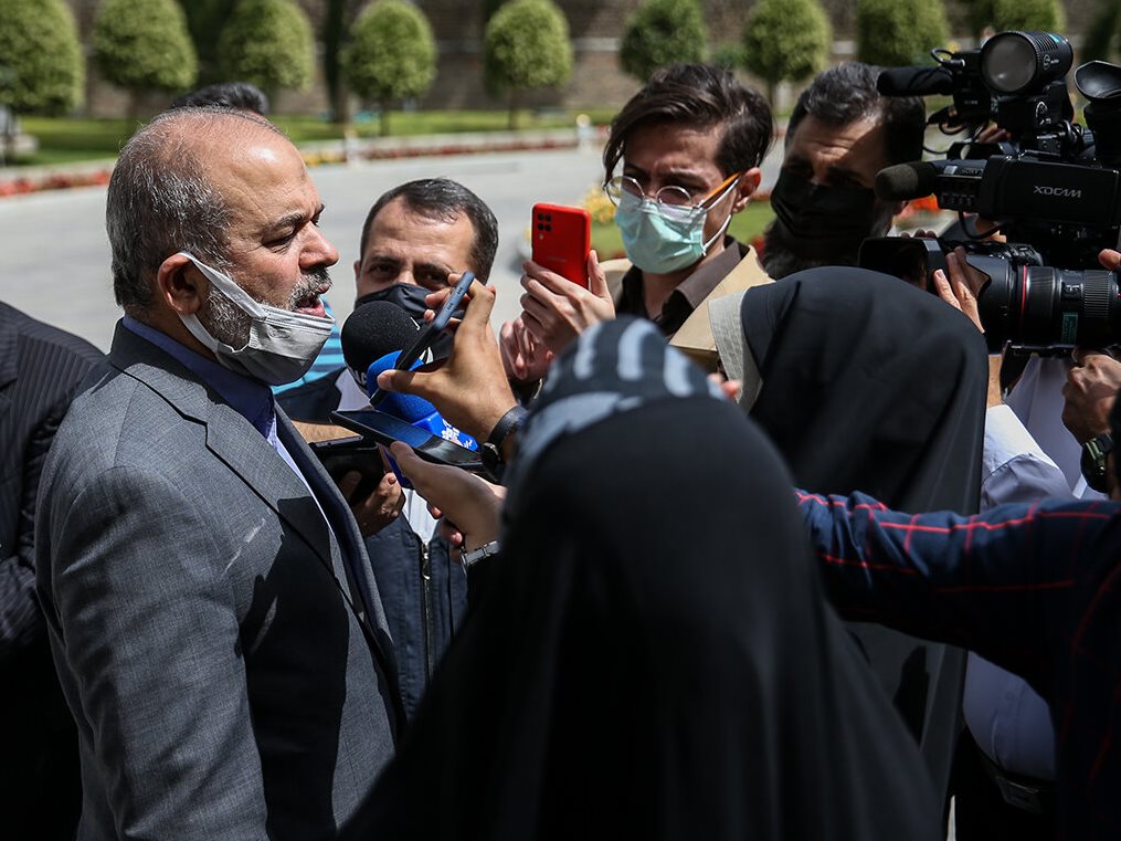 واکنش وزیر کشور به «انتشار عامدانه تصاویر کشف حجاب»: بعضی از این موارد اصلا مربوط به داخل نیست؛ از خارج حمایت و اداره میشود / اینکه عدهای در خارج بنشینند و برای داخل تعیین تکلیف کنند، قابلقبول نیست واکنش وزیر کشور به «انتشار عامدانه تصاویر کشف حجاب»: بعضی از این موارد اصلا مربوط به داخل نیست؛ از خارج حمایت و اداره میشود / اینکه عدهای در خارج بنشینند و برای داخل تعیین تکلیف کنند، قابلقبول نیست