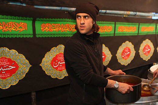 روزنامه شهرداری:هم حق علی کریمی است که بیلبوردهایش را پایین بکشند،هم حق ترانه علیدوستی است که ممنوع الکار شود روزنامه شهرداری:هم حق علی کریمی است که بیلبوردهایش را پایین بکشند،هم حق ترانه علیدوستی است که ممنوع الکار شود