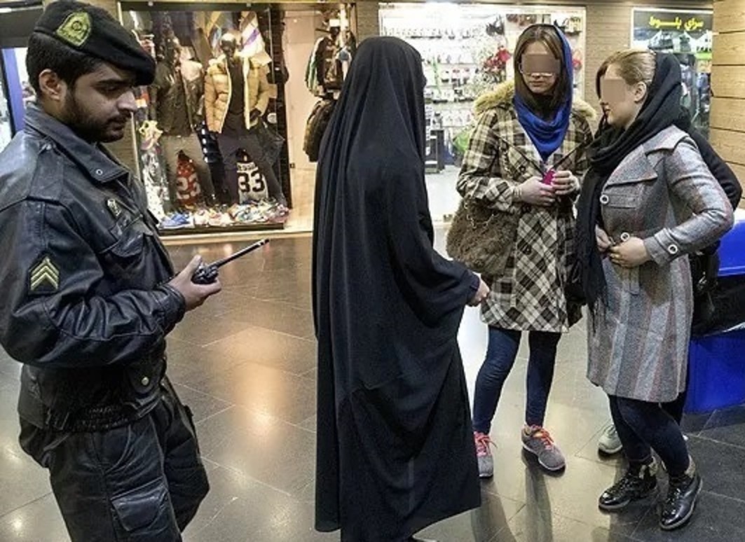 پلیس: لیست منتشرشده از جریمههای بدحجابی مورد تایید نیست / بحثهایی در این خصوص مطرح شده اما هنوز هیچ موضوع جدیدی به ما ابلاغ نشده پلیس: لیست منتشرشده از جریمههای بدحجابی مورد تایید نیست / بحثهایی در این خصوص مطرح شده اما هنوز هیچ موضوع جدیدی به ما ابلاغ نشده