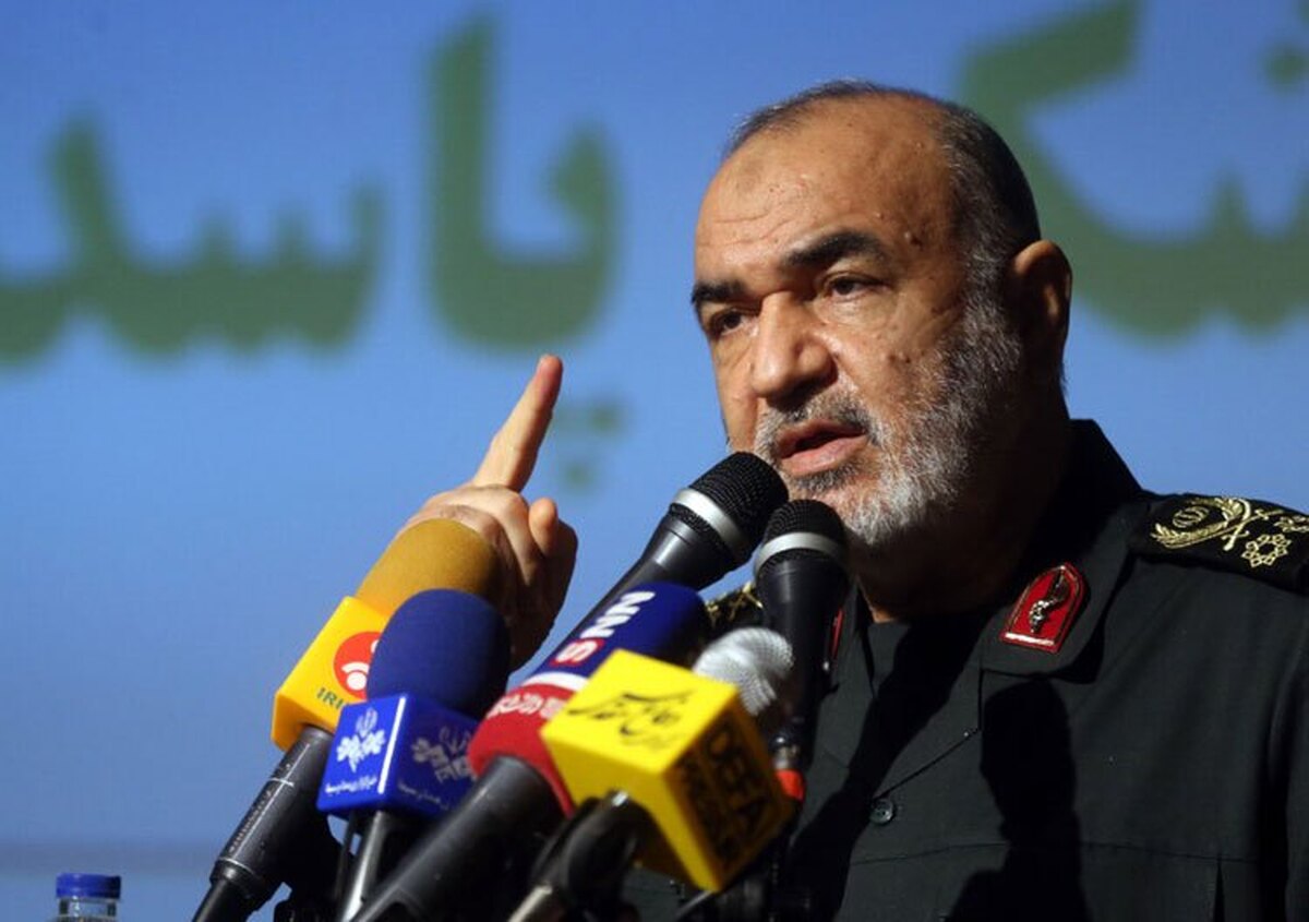 فرمانده کل سپاه: ما وقتی از کشور دفاع میکنیم، برای همه دفاع میکنیم، حتی برای آنها که به دلیل فریب و اغوای دشمن، ما را دوست ندارند فرمانده کل سپاه: ما وقتی از کشور دفاع میکنیم، برای همه دفاع میکنیم، حتی برای آنها که به دلیل فریب و اغوای دشمن، ما را دوست ندارند