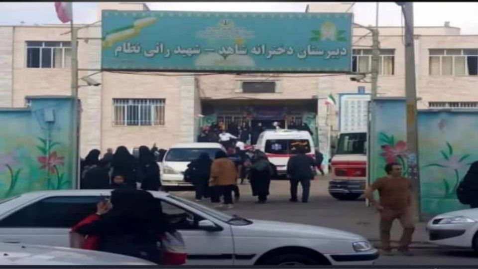 جزئیات انتقال بدون هماهنگی دانشآموزان به مراسم هفته وحدت و درگیری در یک مدرسه/ نه دانشآموز بازداشتی داریم و نه کشته شده جزئیات انتقال بدون هماهنگی دانشآموزان به مراسم هفته وحدت و درگیری در یک مدرسه/ نه دانشآموز بازداشتی داریم و نه کشته شده