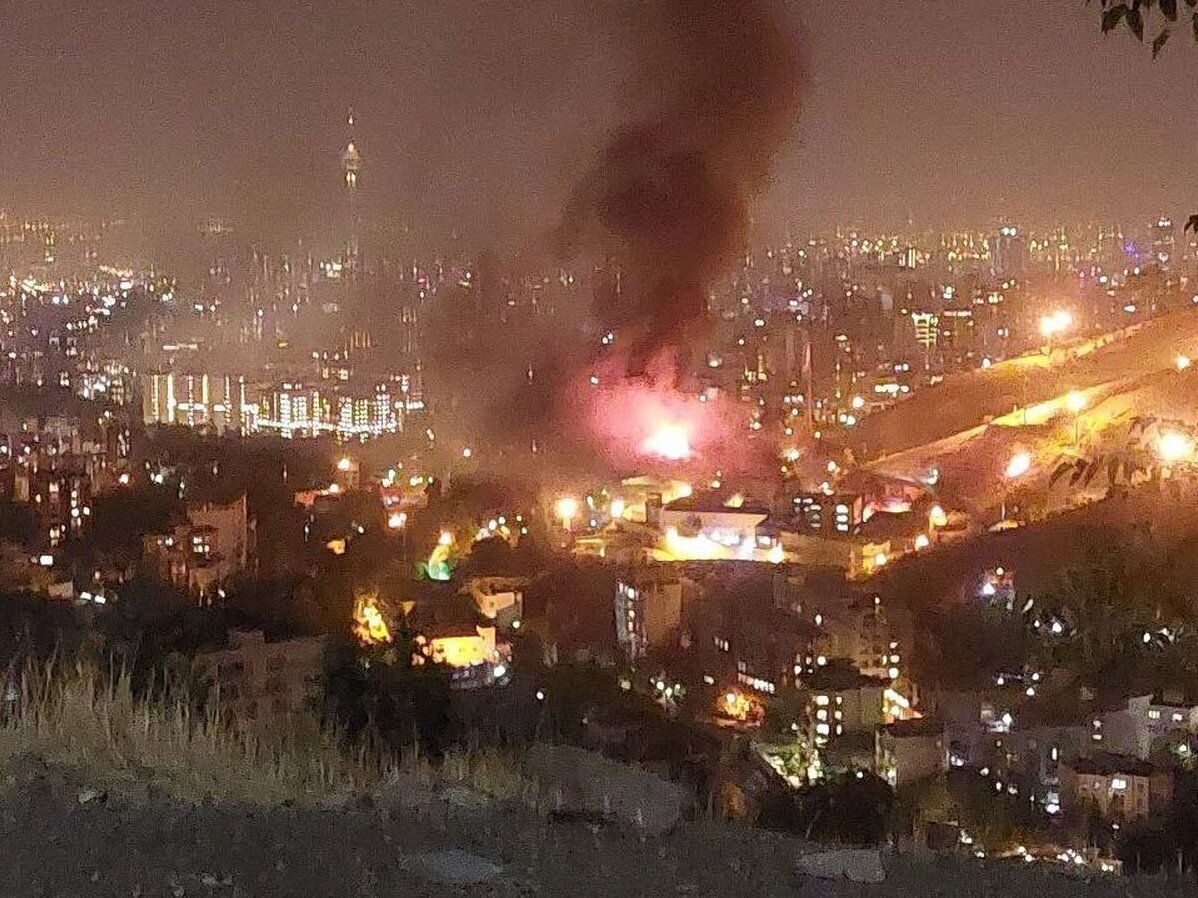 فارس: درگیری زندان اوین، از پیش طراحی شده و صوری بود؛ تعدادی از زندانیان می خواستند به سلاح دست پیدا کنند که موفق نشدند فارس: درگیری زندان اوین، از پیش طراحی شده و صوری بود؛ تعدادی از زندانیان می خواستند به سلاح دست پیدا کنند که موفق نشدند