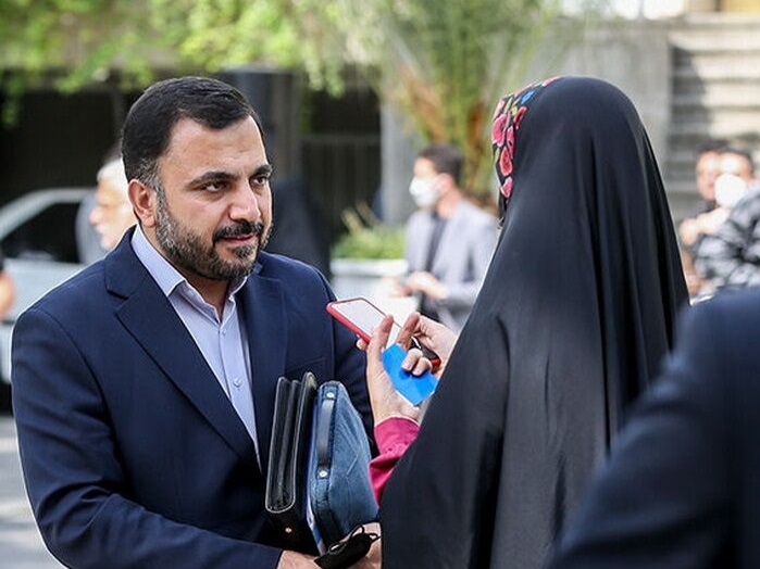 وزیر ارتباطات: برخی پلتفرمهای بعضاً آمریکایی بستری برای اغتشاشات شده بودند که محدودیتهایی بر آنها اعمال شده / تا وقتی این پلتفرمها موجب آسیب به کشور شوند، محدودیت آنها ادامه پیدا میکند / مردم کسب و کار خودشان را بر محیطی که پایبند قانون جمهوری اسلامی نیست، برنامه ریزی نکنند وزیر ارتباطات: برخی پلتفرمهای بعضاً آمریکایی بستری برای اغتشاشات شده بودند که محدودیتهایی بر آنها اعمال شده / تا وقتی این پلتفرمها موجب آسیب به کشور شوند، محدودیت آنها ادامه پیدا میکند / مردم کسب و کار خودشان را بر محیطی که پایبند قانون جمهوری اسلامی نیست، برنامه ریزی نکنند