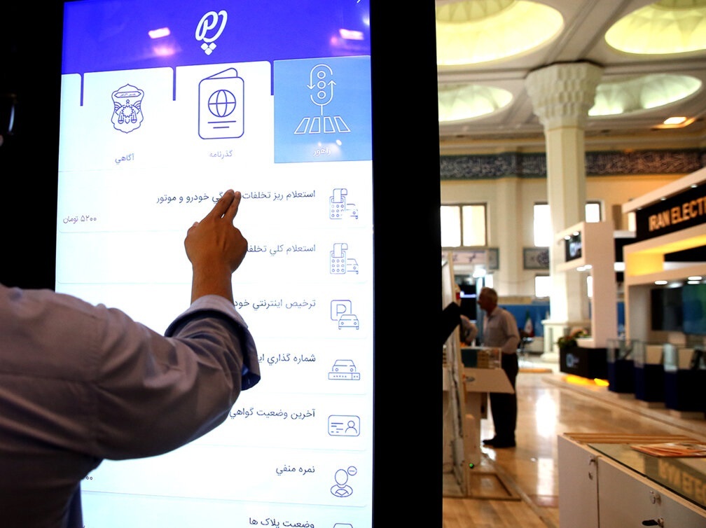 اکنون چیزی به نام اینترنت نداریم / تصور برخی مسئولان از اقتصاد دیجیتال صرفاً به شرکتهای اینترنتی و خدمات عمومی محدود می شود؛ تصور میکنند با داخلی کردن آنها مردم مجبور به استفاده از آن شده و این فضا را کنترل میکنند اکنون چیزی به نام اینترنت نداریم / تصور برخی مسئولان از اقتصاد دیجیتال صرفاً به شرکتهای اینترنتی و خدمات عمومی محدود می شود؛ تصور میکنند با داخلی کردن آنها مردم مجبور به استفاده از آن شده و این فضا را کنترل میکنند