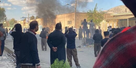 کنایه سنگین به سخنگوی دولت / کاش میتوانستید مثل آب خوردن مشکلات مردم را حل کنید کنایه سنگین به سخنگوی دولت / کاش میتوانستید مثل آب خوردن مشکلات مردم را حل کنید