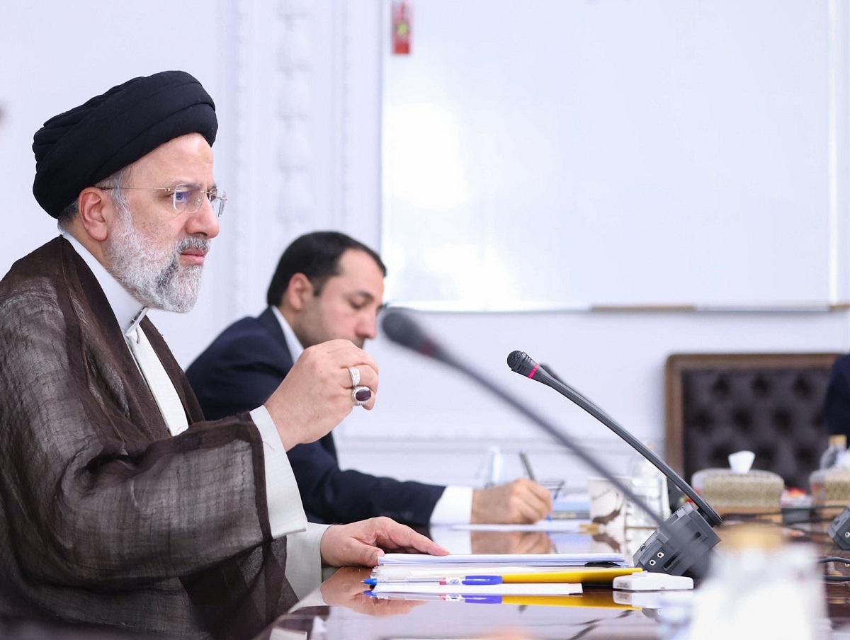 رئیسی: یأسآفرینان دنبال بر هم زدن نظام اقتصادی و تشویش اذهان عمومی هستند / با هرگونه یأسآفرینی باید با جدیت برخورد شود رئیسی: یأسآفرینان دنبال بر هم زدن نظام اقتصادی و تشویش اذهان عمومی هستند / با هرگونه یأسآفرینی باید با جدیت برخورد شود