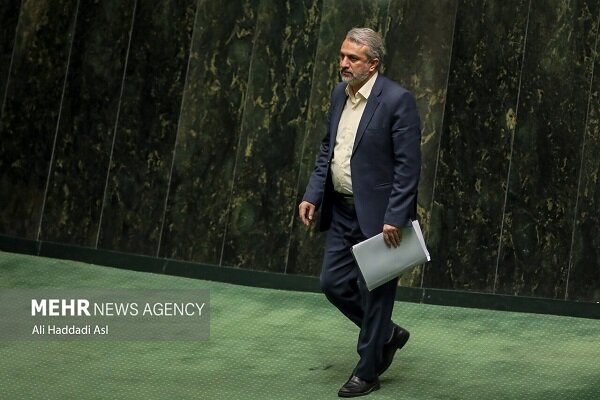 استیضاح وزیر صمت در کمیسیون صنایع و معادن مجلس بررسی می‌شود