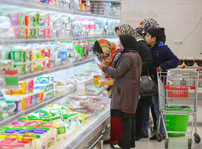 چرا بار سنگین تورم بر دوش دهکهای آسیب پذیر افتاده است؟ چرا بار سنگین تورم بر دوش دهکهای آسیب پذیر افتاده است؟