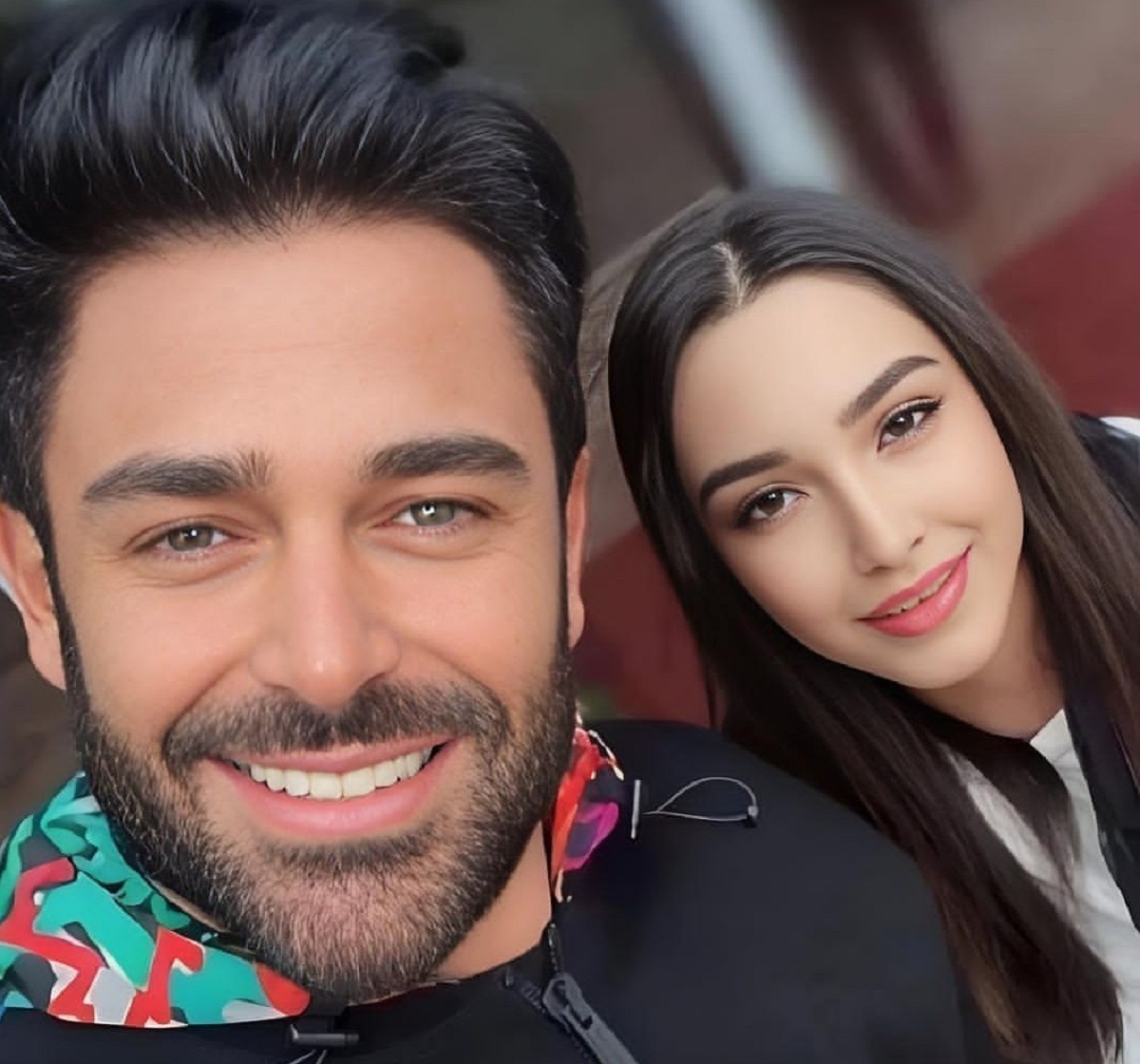 شوخی محمدرضا گلزار با همسرش در برنامه تلویزیونی شوخی محمدرضا گلزار با همسرش در برنامه تلویزیونی