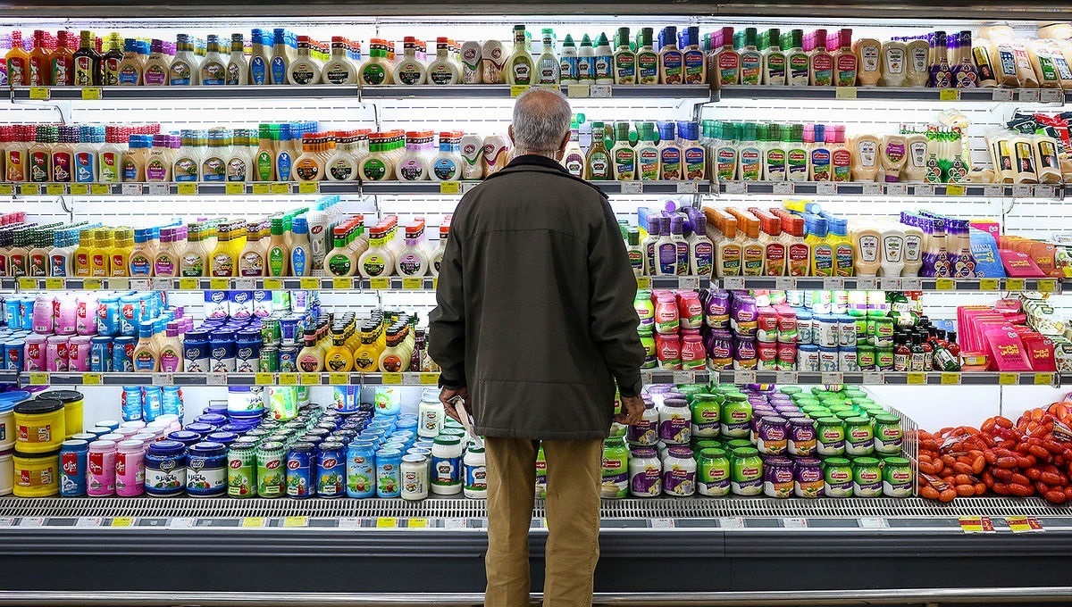 افزایش دستمزد در حاشیه قرار گرفت؛ تورم خوراکی ها بیش از ۱۴۵ درصد افزایش دستمزد در حاشیه قرار گرفت؛ تورم خوراکی ها بیش از ۱۴۵ درصد