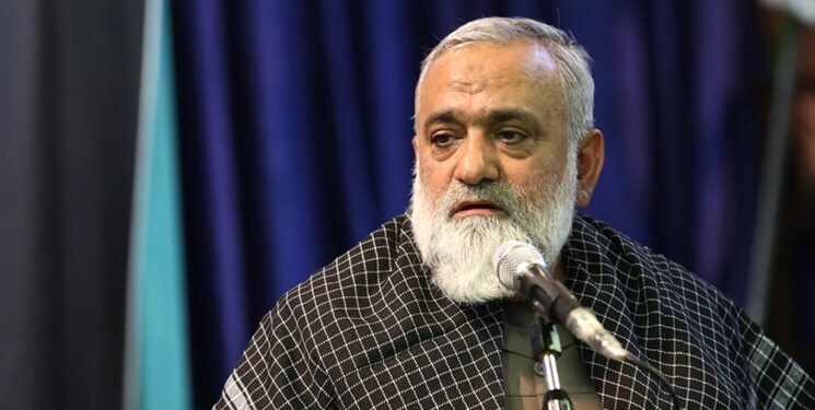 برخی در دوران رنج ملت در آمریکا لای پر قو میخوابیدند، حالا اظهار نظر میکنند / اگر کج فهمیهای امثال اینها نبود تواناییها و دست آوردهای بیشتری از این انقلاب را همگان میدیدند / امام بزرگوار ما معجزهای دارد که از همه معجزات او بزرگتر است و آن ظهور پدیده امام خامنهای عزیز است برخی در دوران رنج ملت در آمریکا لای پر قو میخوابیدند، حالا اظهار نظر میکنند / اگر کج فهمیهای امثال اینها نبود تواناییها و دست آوردهای بیشتری از این انقلاب را همگان میدیدند / امام بزرگوار ما معجزهای دارد که از همه معجزات او بزرگتر است و آن ظهور پدیده امام خامنهای عزیز است