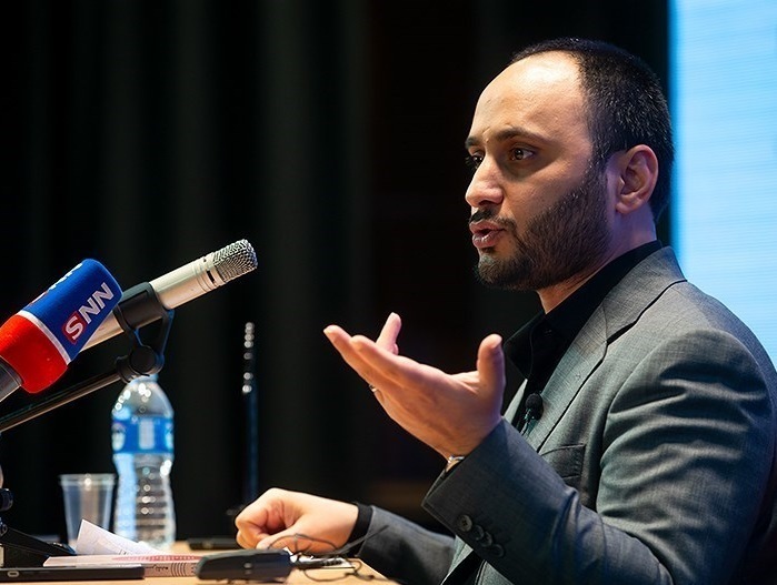 سخنگوی دولت: قرار نیست خودروی لاکچری وارد شود / خودرویی وارد نمیکنیم که به دنبال آن افزایش نرخ ارز و سپس افزایش قیمت خودرو ایجاد شود / «اغتشاشات» سال گذشته نرخ ارز را افزایش داد و منجر به فرار سرمایه شد سخنگوی دولت: قرار نیست خودروی لاکچری وارد شود / خودرویی وارد نمیکنیم که به دنبال آن افزایش نرخ ارز و سپس افزایش قیمت خودرو ایجاد شود / «اغتشاشات» سال گذشته نرخ ارز را افزایش داد و منجر به فرار سرمایه شد