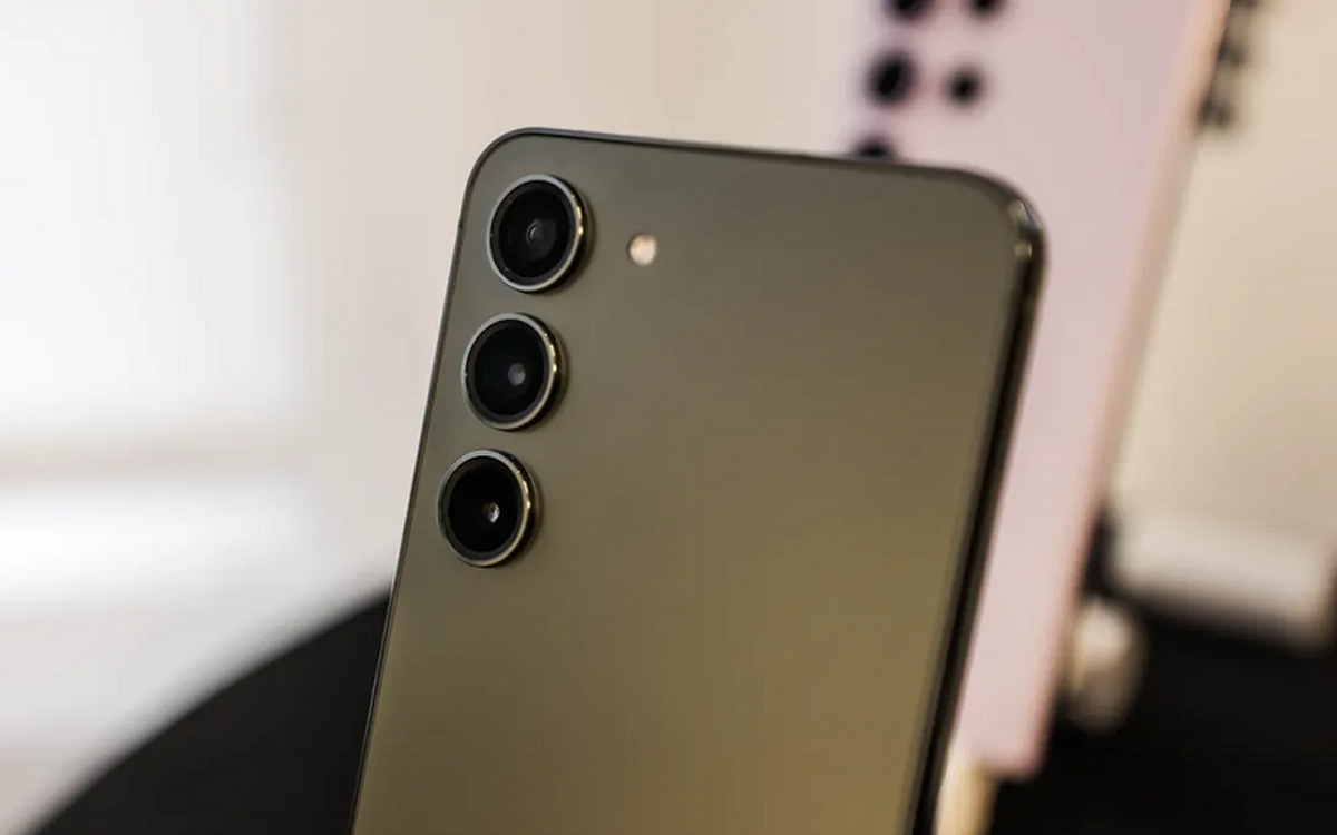 (عکس) سامسونگ گوشی جدید را با غول پردازنده موبایل عرضه میکند (عکس) سامسونگ گوشی جدید را با غول پردازنده موبایل عرضه میکند