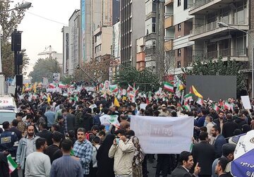 هشدار به آمریکا، اسرائیل، انگلیس و فرانسه در قطعنامه پایانی ۱۳ آبان /بمباران متوقف نشود، هیچ سناریویی دور از ذهن نیست /جمجمه های شما در تیررس ماست هشدار به آمریکا، اسرائیل، انگلیس و فرانسه در قطعنامه پایانی ۱۳ آبان /بمباران متوقف نشود، هیچ سناریویی دور از ذهن نیست /جمجمه های شما در تیررس ماست