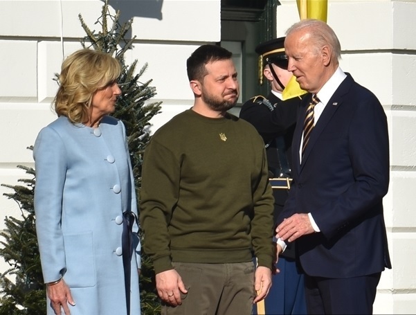 گفتوگوهای بی سر و صدای امریکا با اوکراین برای پایان جنگ / مذاکرات شامل کلیاتی درباره چیزهایی که کیِف باید از خیر آن بگذرد، بوده / چرا واشنگتن به این نقطه رسیده؟ گفتوگوهای بی سر و صدای امریکا با اوکراین برای پایان جنگ / مذاکرات شامل کلیاتی درباره چیزهایی که کیِف باید از خیر آن بگذرد، بوده / چرا واشنگتن به این نقطه رسیده؟