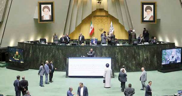 دستهایی که بیش از پیش در جیب مردم فرو میروند دستهایی که بیش از پیش در جیب مردم فرو میروند