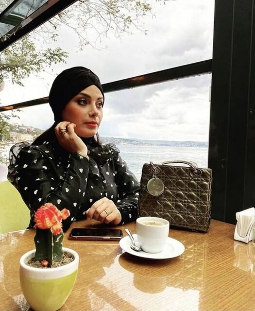 سر و وضع عجیب صبا راد در خارج/عکس سر و وضع عجیب صبا راد در خارج/عکس