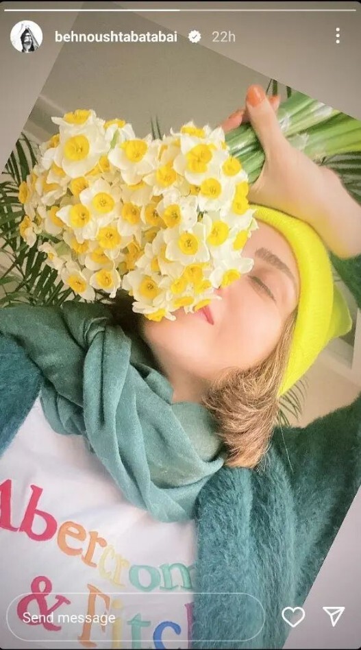 استایل پاییزی بهنوش طباطبایی با گل نرگس/عکس
