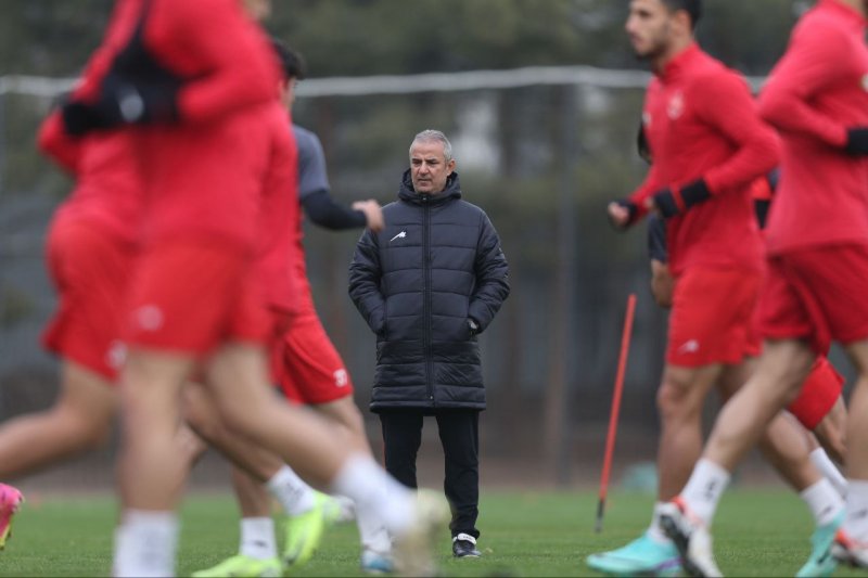 کارتال و امیدواری به کاپیتان پرسپولیس مقابل سپاهان کارتال و امیدواری به کاپیتان پرسپولیس مقابل سپاهان