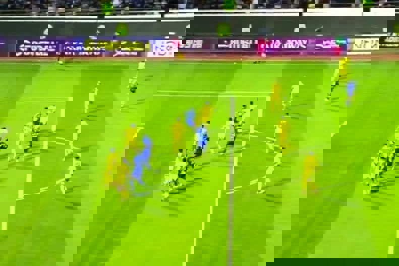 عکس| پنالتی نیمه اول استقلال سوخت!