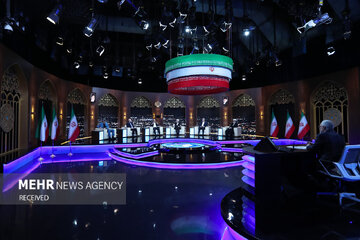 مناظره اول؛ بدون برنده، بدون پدیده /پزشکیان در دام زاکانی و قاضیزاده نیفتاد /جلیلی «سایهنشین بود»، قالیباف «متفاوت» /پورمحمدی سخنور بود اما... مناظره اول؛ بدون برنده، بدون پدیده /پزشکیان در دام زاکانی و قاضیزاده نیفتاد /جلیلی «سایهنشین بود»، قالیباف «متفاوت» /پورمحمدی سخنور بود اما...