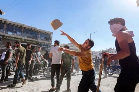 تعرض جنسی به دختر ۷ ساله ترکیه را بهم ریخت/ حمله شهروندان ترکیه به پناهجویان سوری تعرض جنسی به دختر ۷ ساله ترکیه را بهم ریخت/ حمله شهروندان ترکیه به پناهجویان سوری