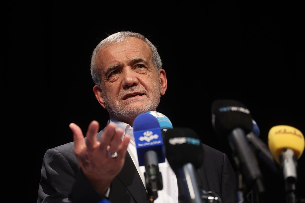 پزشکیان: الان وقت شعار دادن نیست زمان عمل به وعده هاست / اگر براساس حرفهایی که زدهایم، عمل نکنیم، اعتماد و امیدی که در مردم ایجاد کردهایم به ناامیدی و بیاعتمادی تبدیل خواهد شد / مشکلات تحریم، مشکلات اقتصادی، مشکلات قومیتی، مشکلات جنسیتی و ... که هست اول باید حل شود / برای اجرای این عدالت به اصلاحات نیاز داریم پزشکیان: الان وقت شعار دادن نیست زمان عمل به وعده هاست / اگر براساس حرفهایی که زدهایم، عمل نکنیم، اعتماد و امیدی که در مردم ایجاد کردهایم به ناامیدی و بیاعتمادی تبدیل خواهد شد / مشکلات تحریم، مشکلات اقتصادی، مشکلات قومیتی، مشکلات جنسیتی و ... که هست اول باید حل شود / برای اجرای این عدالت به اصلاحات نیاز داریم