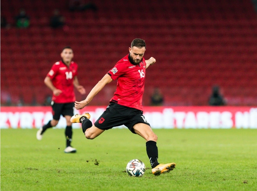 تراکتور با خرید این ستاره سقف را میشکند