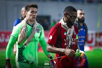 عکس | پیام کوین یامگا به استقلالیها؛ با یک چشم هم میدرخشم! عکس | پیام کوین یامگا به استقلالیها؛ با یک چشم هم میدرخشم!