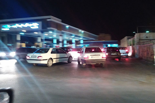 دیشب یک ایران از شلوغی پمپ بنزنینها حرص خورد!