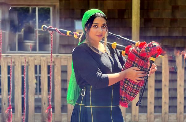 عکسهای تازه لیانا شریفیان، دختر نوازنده ایرانی