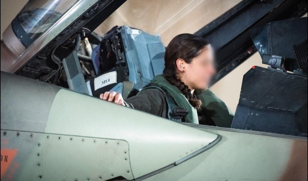 تصاویر خبرساز از دو خلبان زن اسرائیلی در حمله به ایران + عکس تصاویر خبرساز از دو خلبان زن اسرائیلی در حمله به ایران + عکس