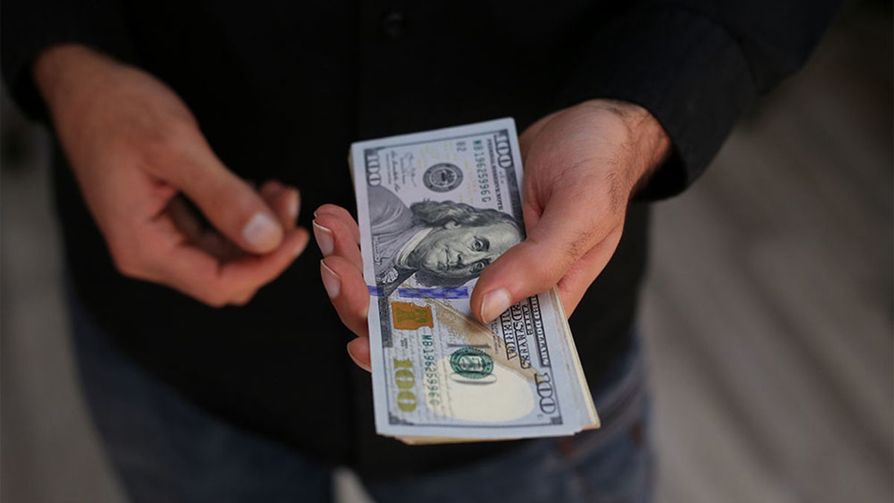 دو سناریو درباره قیمت دلار/ جهش یا خنثی شدن؟ دو سناریو درباره قیمت دلار/ جهش یا خنثی شدن؟